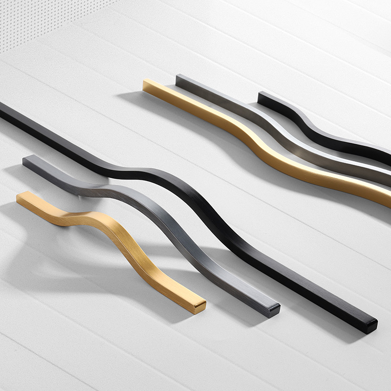 電気メッキブラッシュゴールドキャビネットハンドル - アルミ - Furniture Hardware Gold のレビューと価格