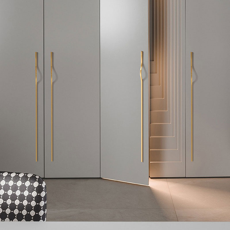 電気メッキブラッシュゴールドキャビネットハンドル - アルミ - Furniture Hardware Gold のレビューと価格